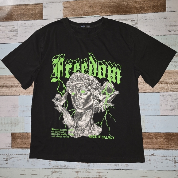 Lot of 3 Men's Short Sleeve Graphic Tee's - Picture 5 of 8